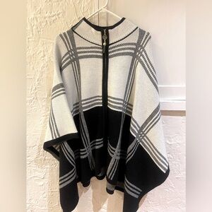 Anne Klein - black and white plaid cape jacket. Size Large